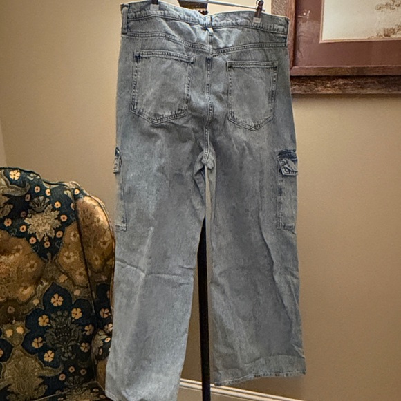 GAP Light Wash High Rise Wide Leg Denim Cargo Pants/NWT/16-33R - Picture 11 of 11